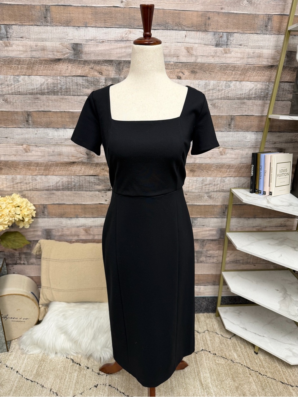 Ann Taylor black square neck filled dress with short sleeves 0